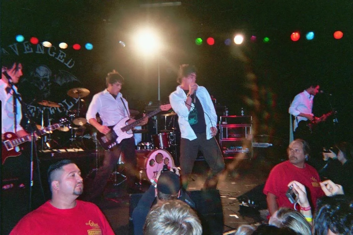 Saosin on stage in 2004 during one of their last shows with Anthony
  width=